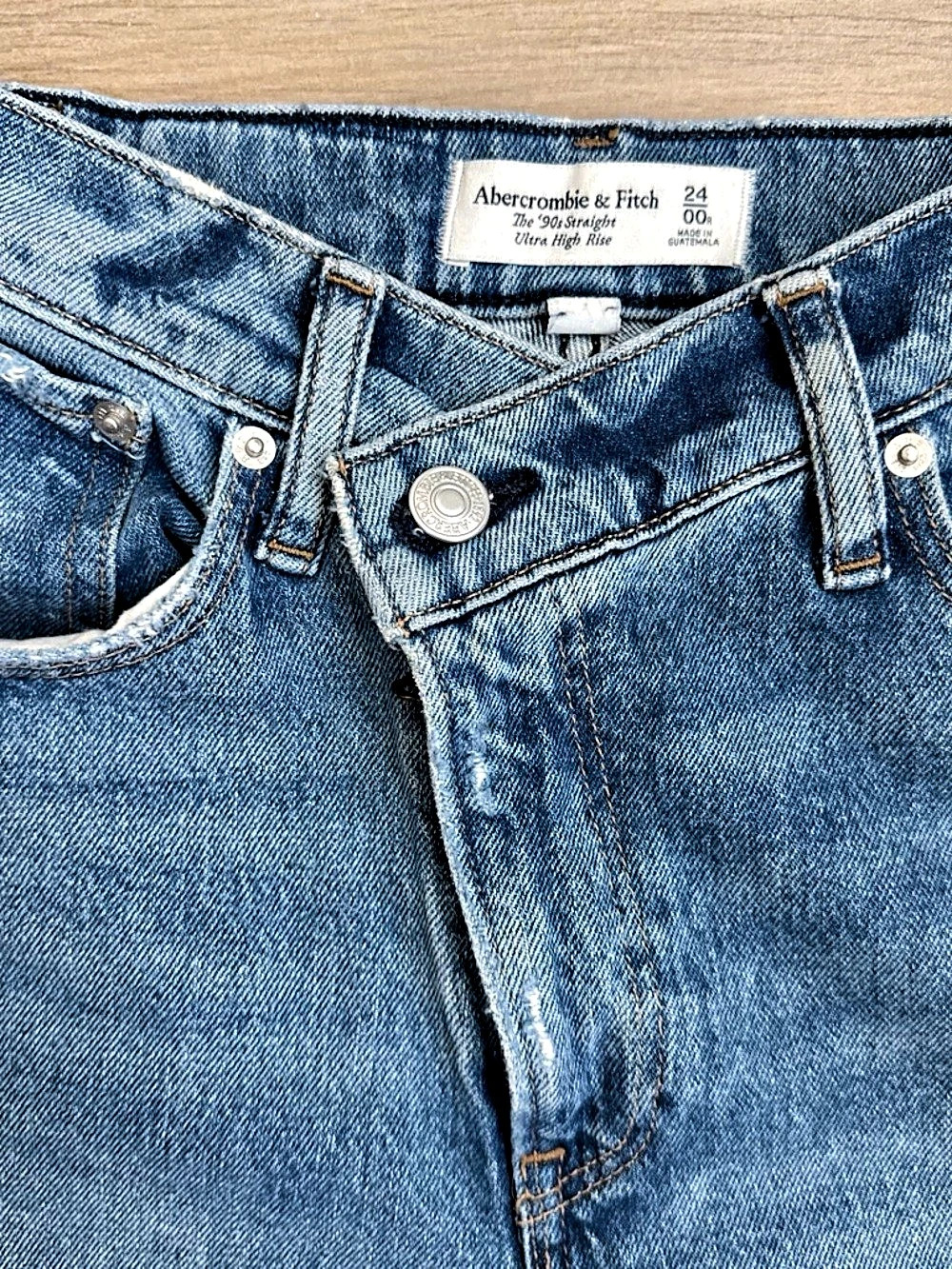 Abercrombie & Fitch The '90s Straight Ultra High Rise Jeans Waist 24 Blue